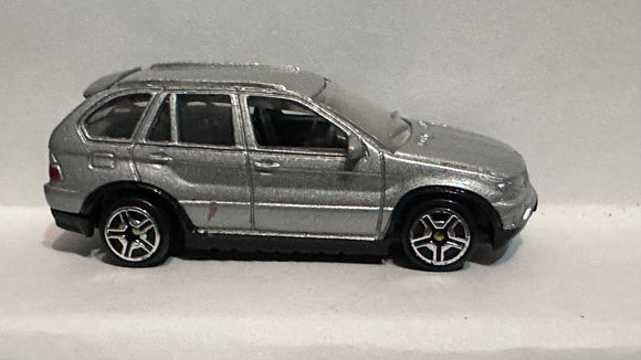 Silver BMW X5 6025  Motor Max Diecast Car