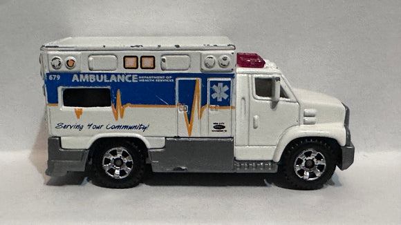 White Ambulance MB679 2005 Matchbox Diecast Car