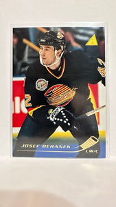 #140 Josef Beranek Vancouver Canucks 95-96 Pinnacle Hockey Card