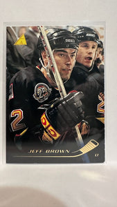 #29 Jeff Brown Vancouver Canucks 95-96 Pinnacle Hockey Card