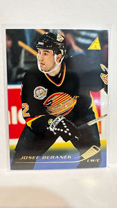 #140 Josef Beranek Vancouver Canucks 95-96 Pinnacle Hockey Card