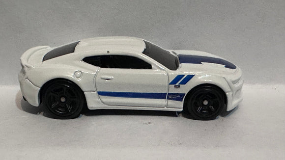 White 2016 Camaro SS DHP14  Hot Wheels Diecast Car