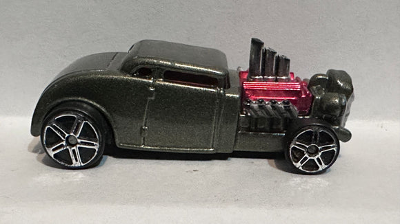 Grey Knuckle Dragger Maisto Diecast Car