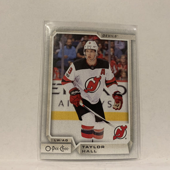 #135 Taylor Hall New Jersey Devils   2018-19 O-Pee-Chee Hockey Card A2D