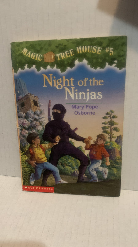 Night of the Ninjas (Magic Tree House) #5 by Mary Pope Osborne