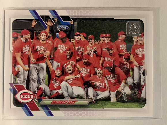 #587 Team Card Cincinnati Reds 2021 Topps Series 2 Baseball Card