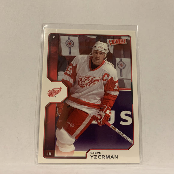 #77 Steve Yzerman Detroit Red Wings  2002-03 UD Victory Hockey Card AP